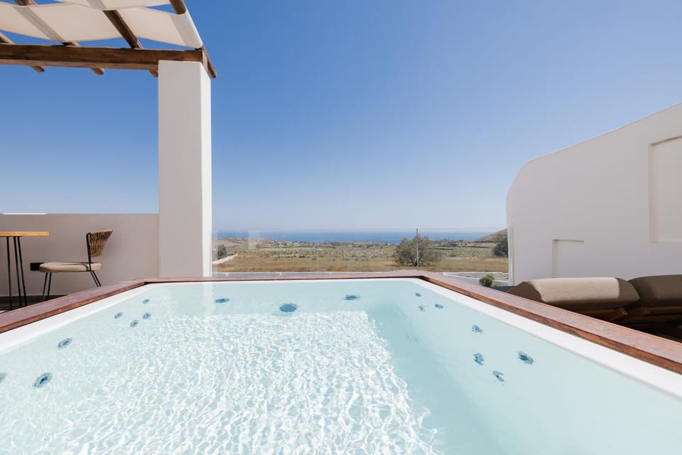 Acro Caldo Suites Hotel in Santorini
