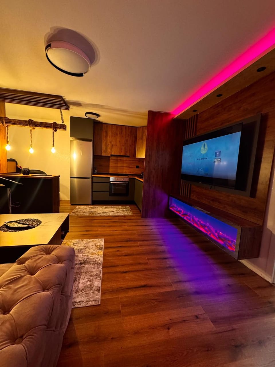 TV and multimedia, Living room, Seating area, Diving, oven, kitchen