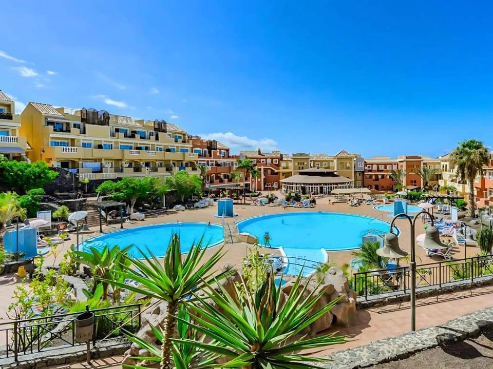 Restaurant/places to eat, Swimming pool