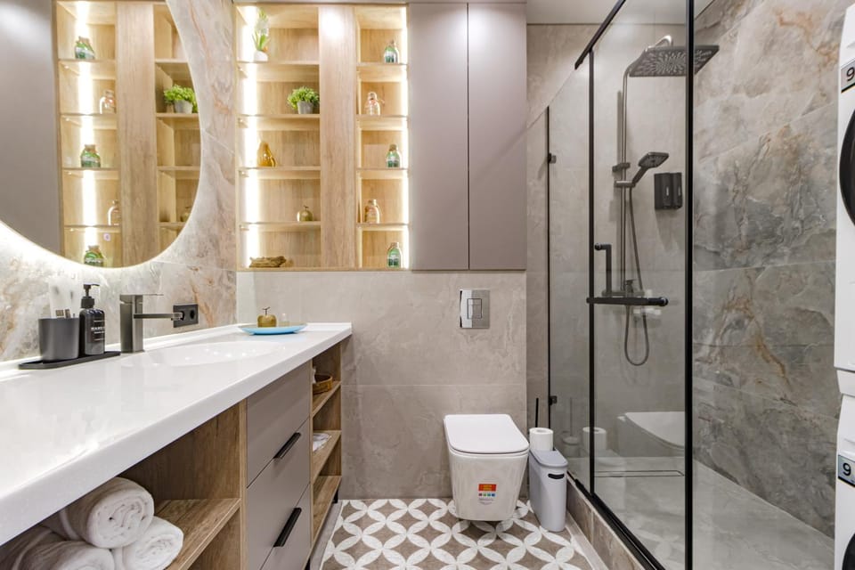 Shower, Toilet, Bathroom, towels