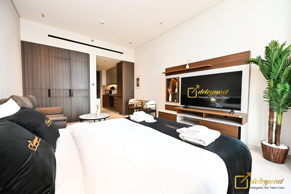 Bed, TV and multimedia, Living room, Photo of the whole room