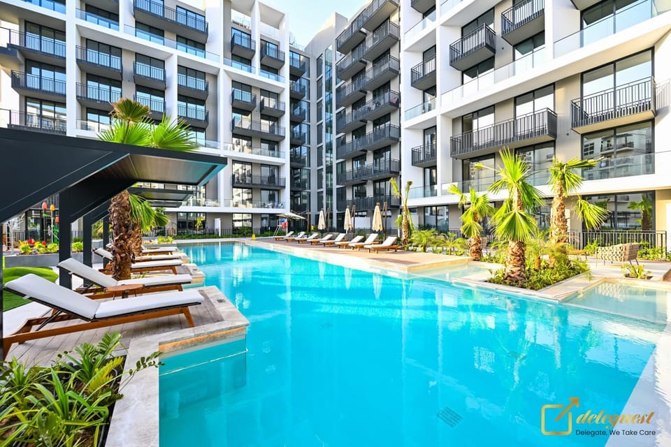 Pool view, Swimming pool, sunbed
