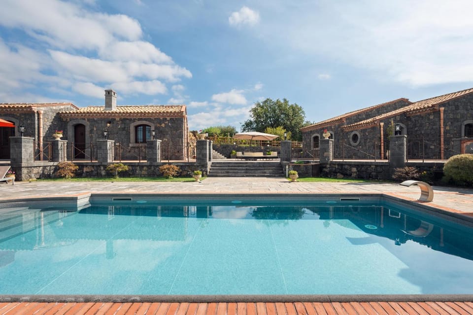 Property building, Day, Pool view, Swimming pool
