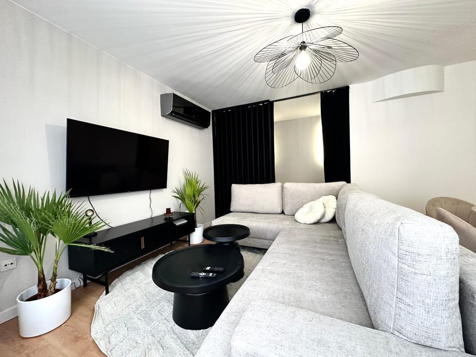 Igielna Apartment -100m from Old Town I AC I Fast WiFi I Self Check-in Apartment in Wroclaw