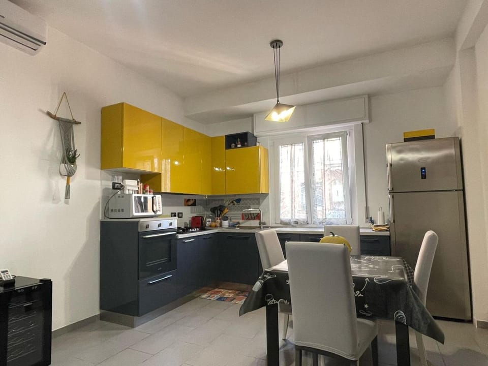 Kitchen or kitchenette, Dining area, oven, stove