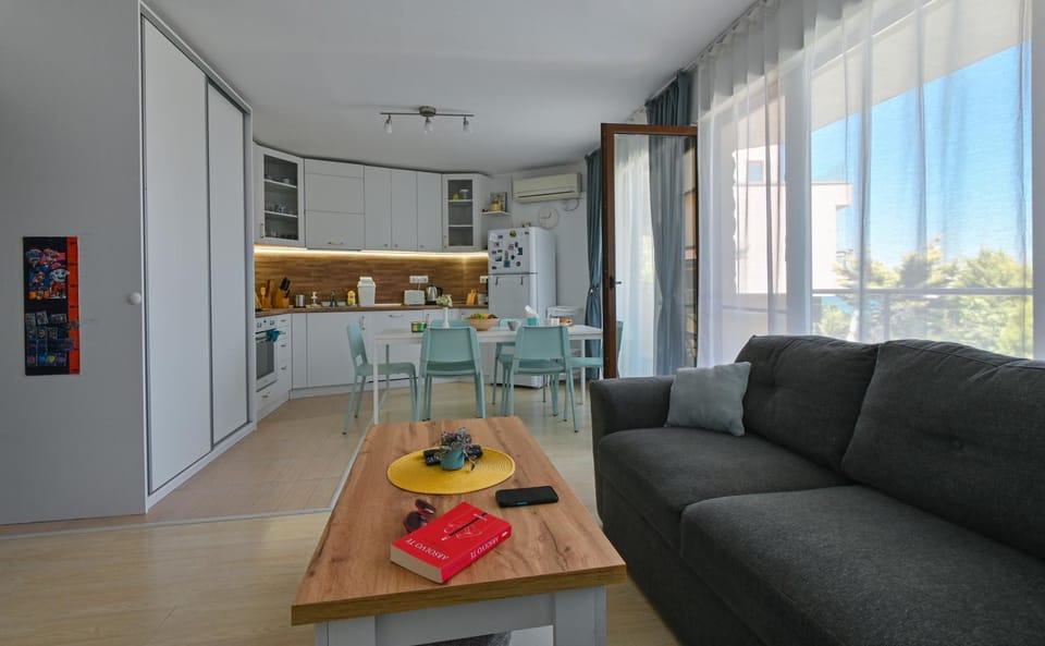Communal lounge/ TV room, kitchen