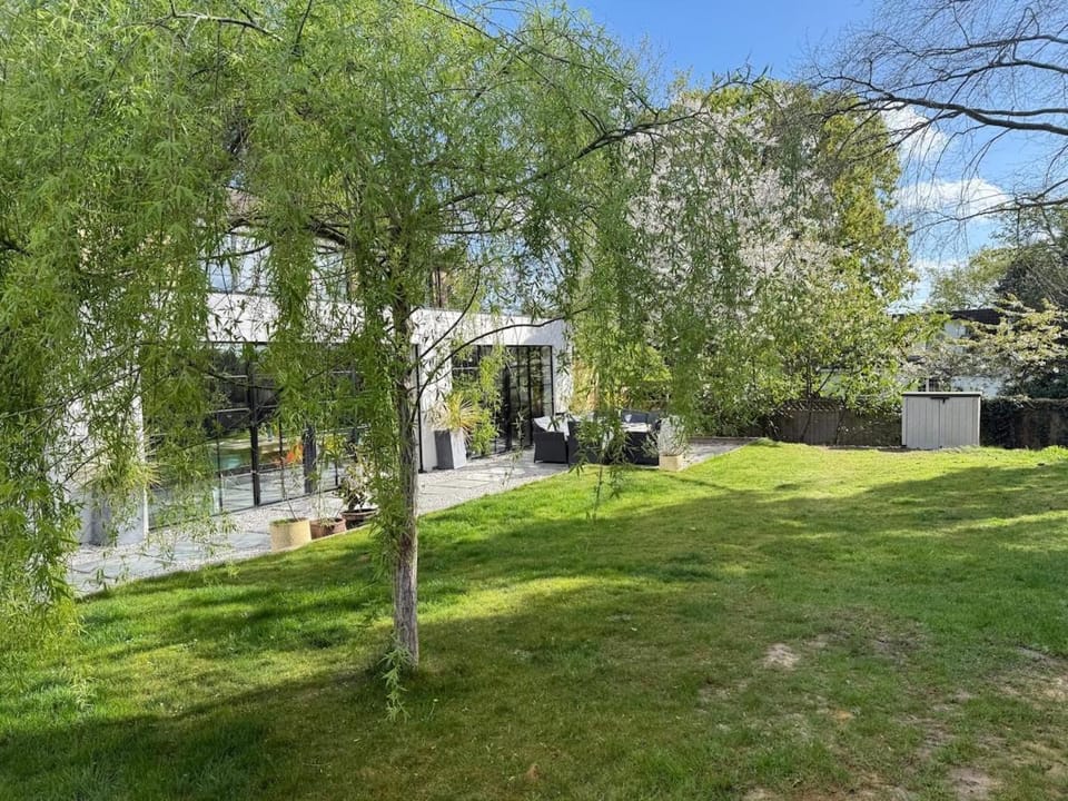 Lovely large modern home in private wooded estate Villa in Kingston upon Thames