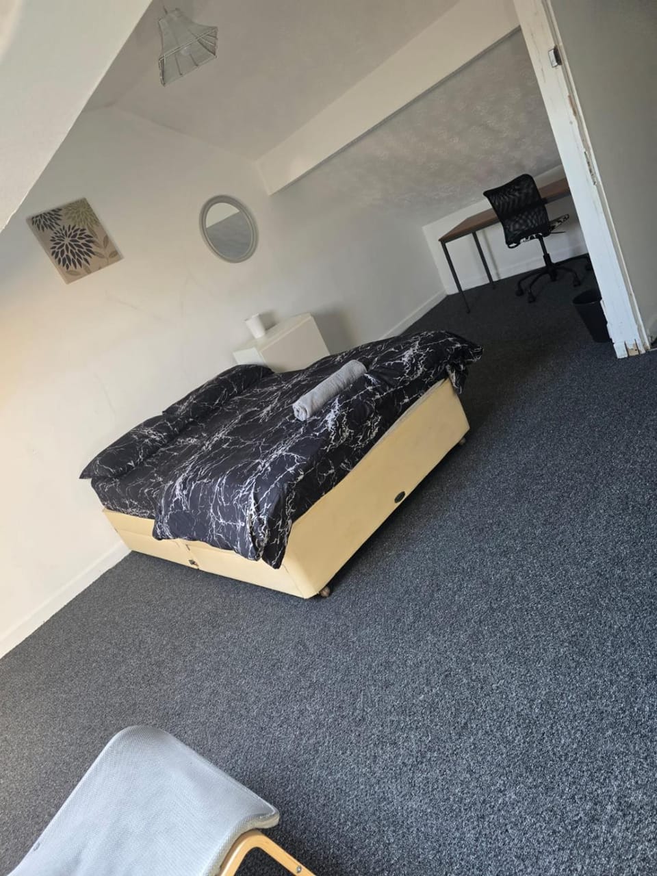 Simple Room Hostel style central Swansea Bed and Breakfast in Swansea