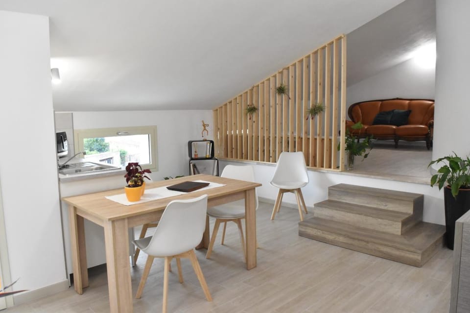 Seating area, Dining area