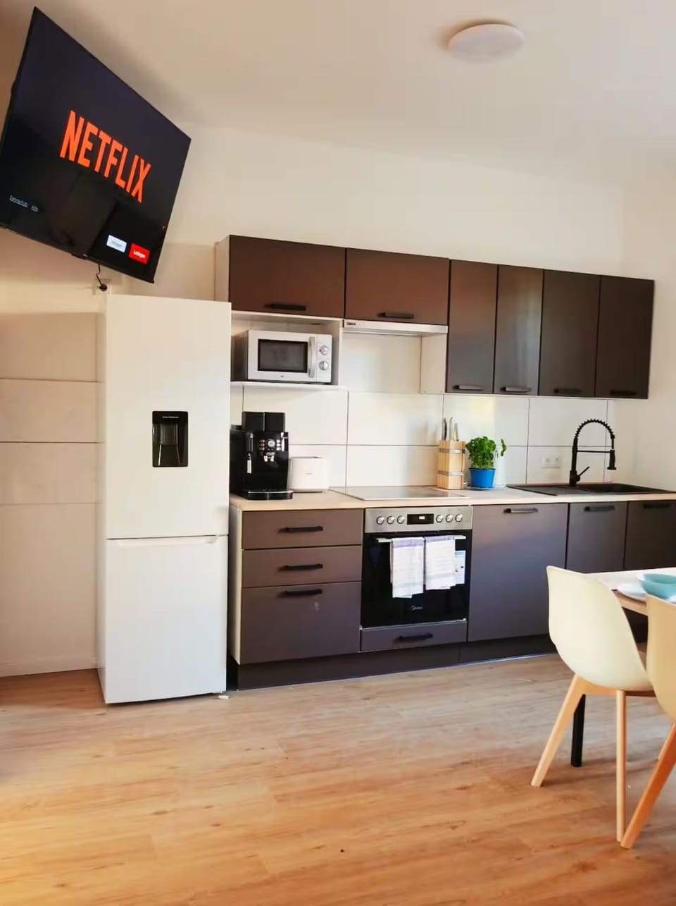 TV and multimedia, Coffee/tea facilities, Kitchen or kitchenette, dishwasher, oven, pet friendly, stove, toaster