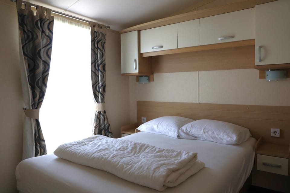 Cozy caravan in quiet area near beach - Caravan Dune Campground/ 
RV Resort in De Haan