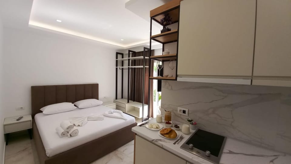 Bed, Kitchen or kitchenette, Food and drinks, Photo of the whole room, Bedroom, Food, towels
