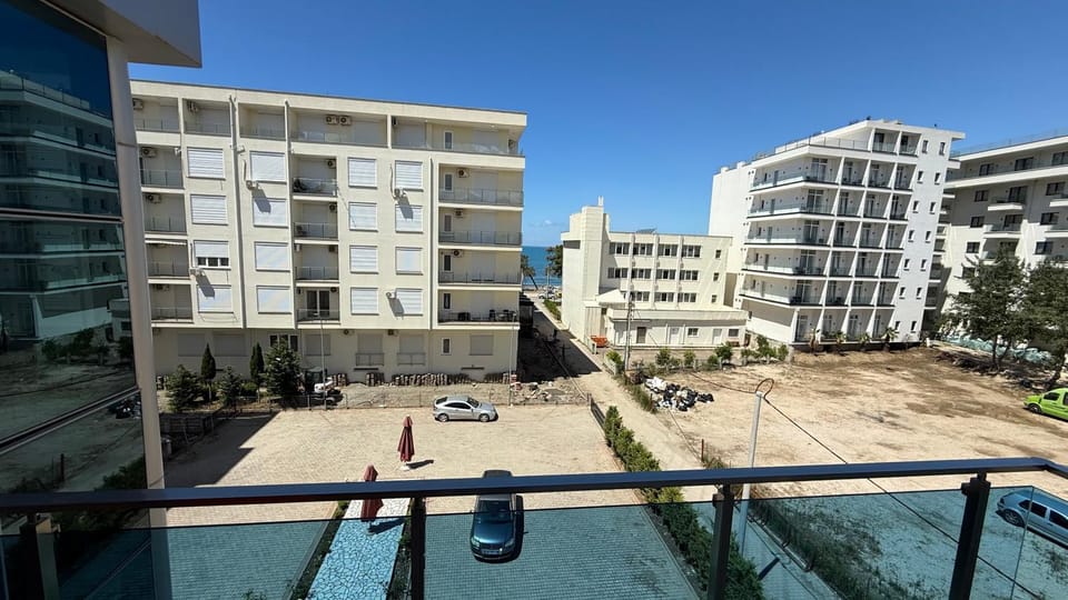 Property building, Day, City view, Pool view, Street view, Swimming pool, Location