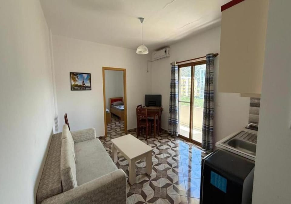 TV and multimedia, Kitchen or kitchenette, Living room, Dining area, air conditioner