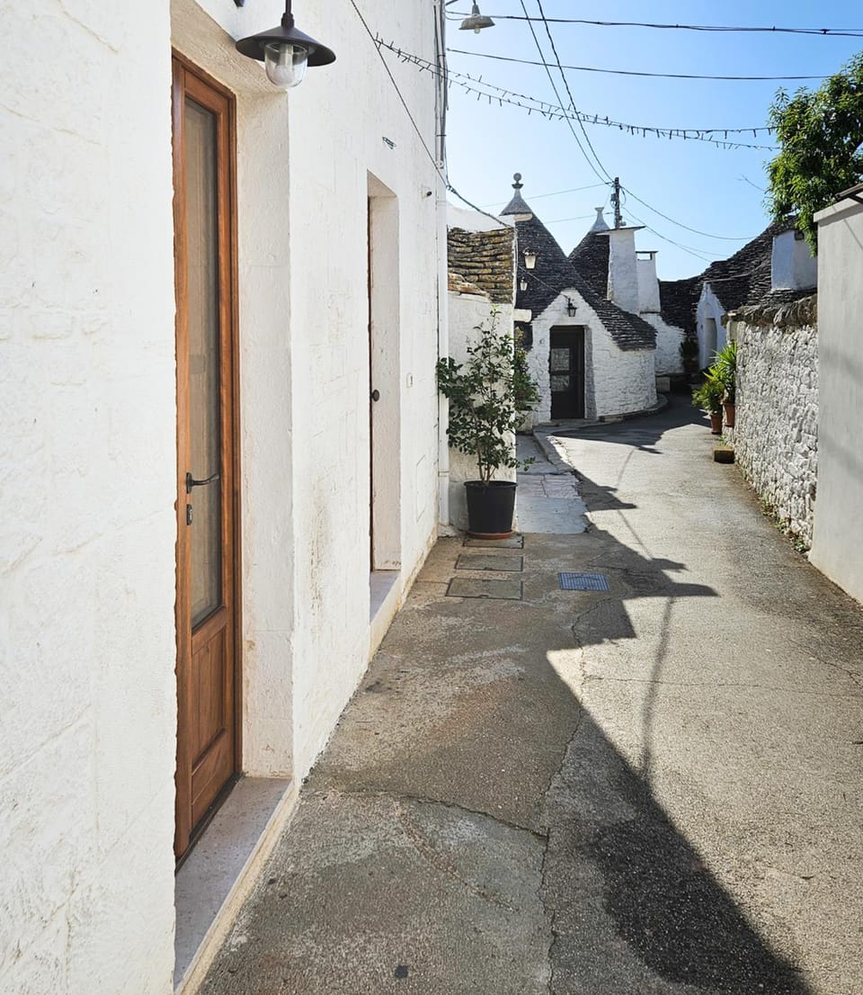 Property building, Day, Neighbourhood, Street view