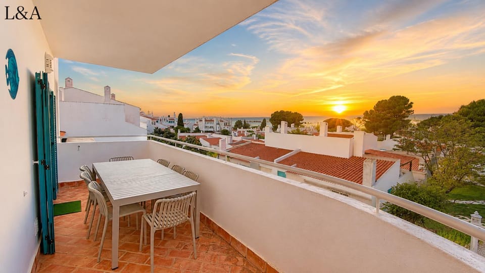 Property building, View (from property/room), Balcony/Terrace, Dining area, Sea view, Sunset, Quiet street view