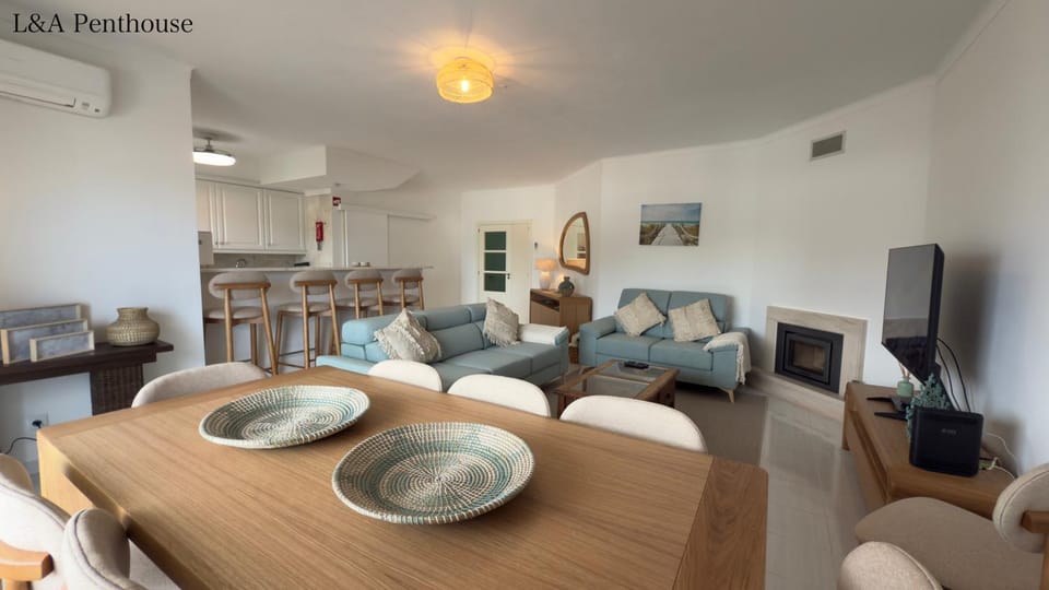 Penthouse L&A Prainha with sea view, 2 Terraces Apartment in Alvor