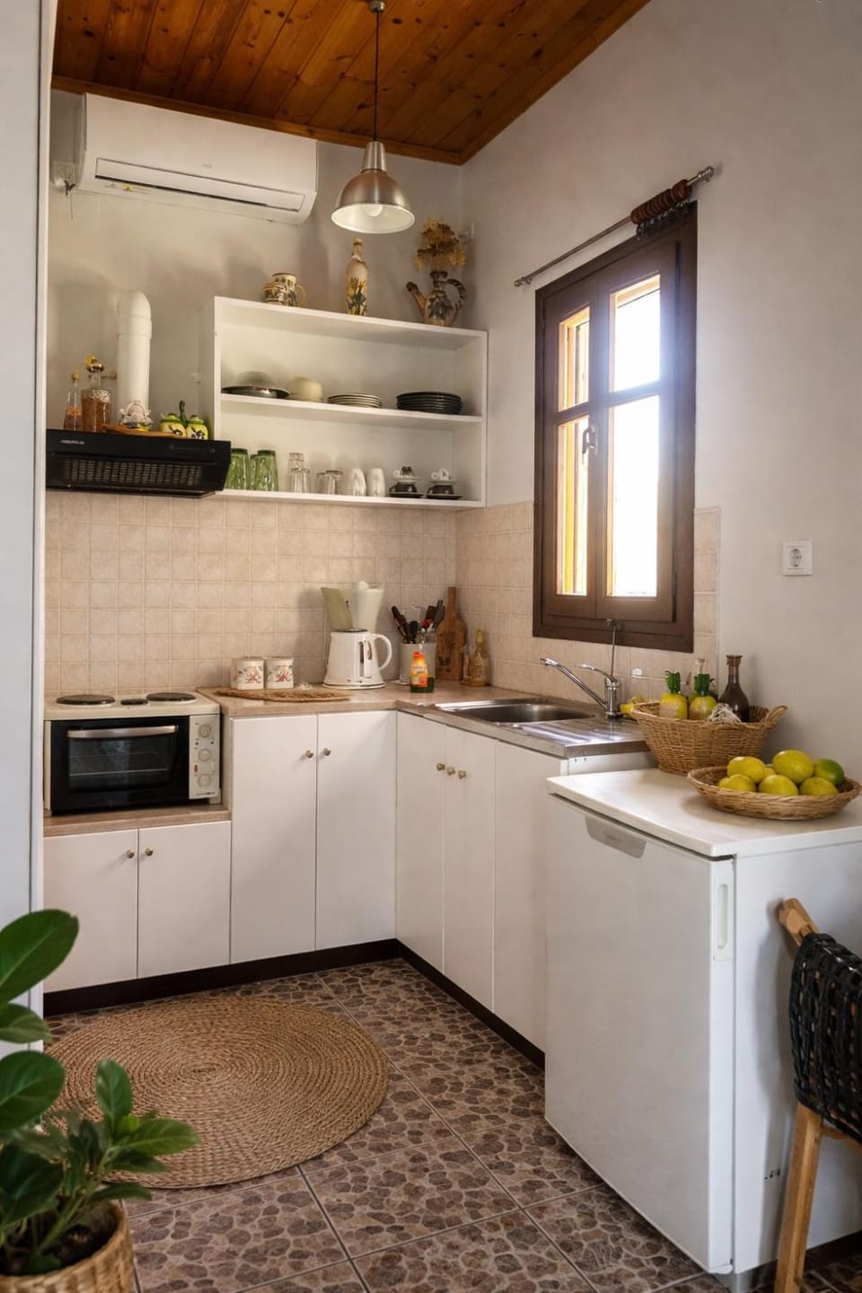 Hakuna Matata House in Decentralized Administration of the Aegean