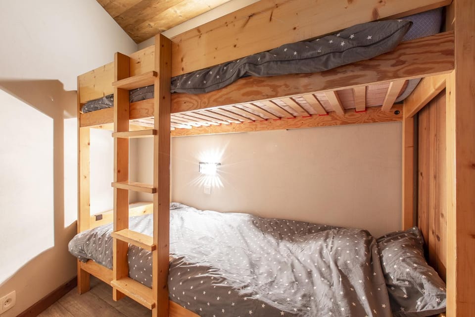 Photo of the whole room, Bedroom, bunk bed