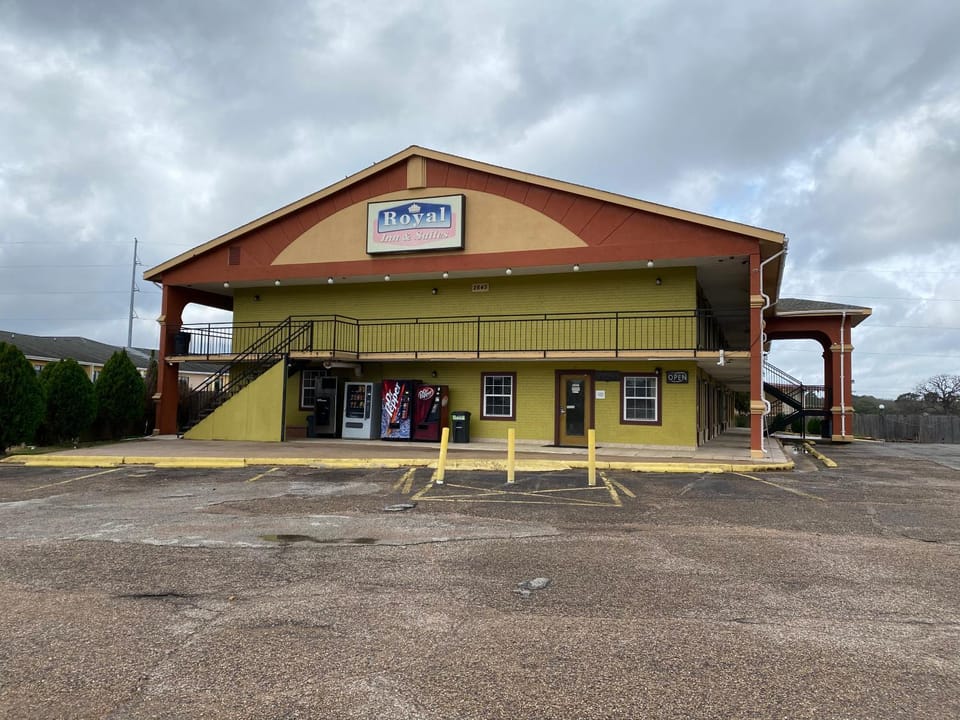 Royal Inn & Suites Motel in Tyler