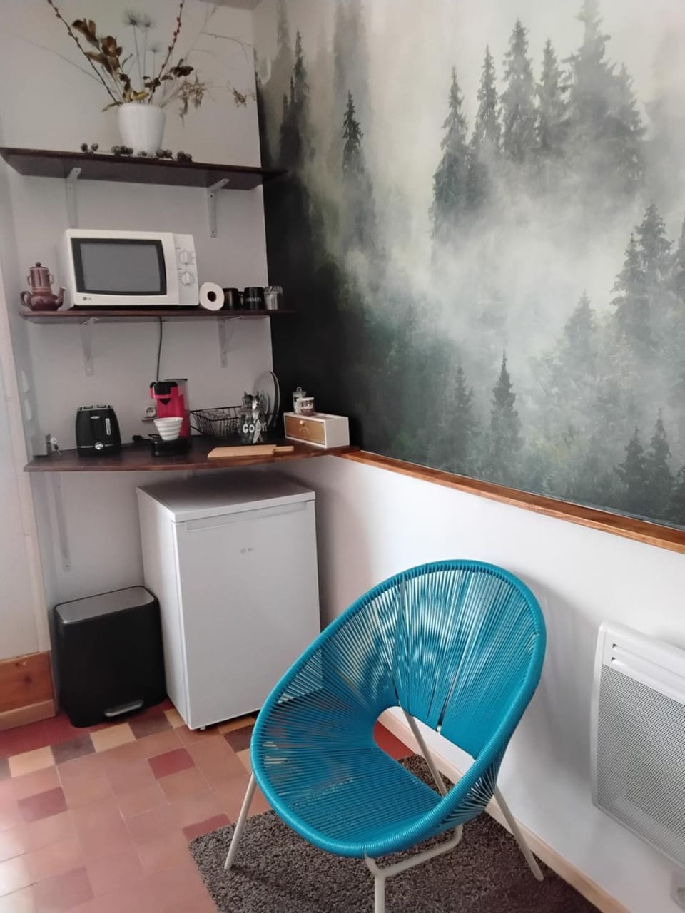 Kitchen or kitchenette