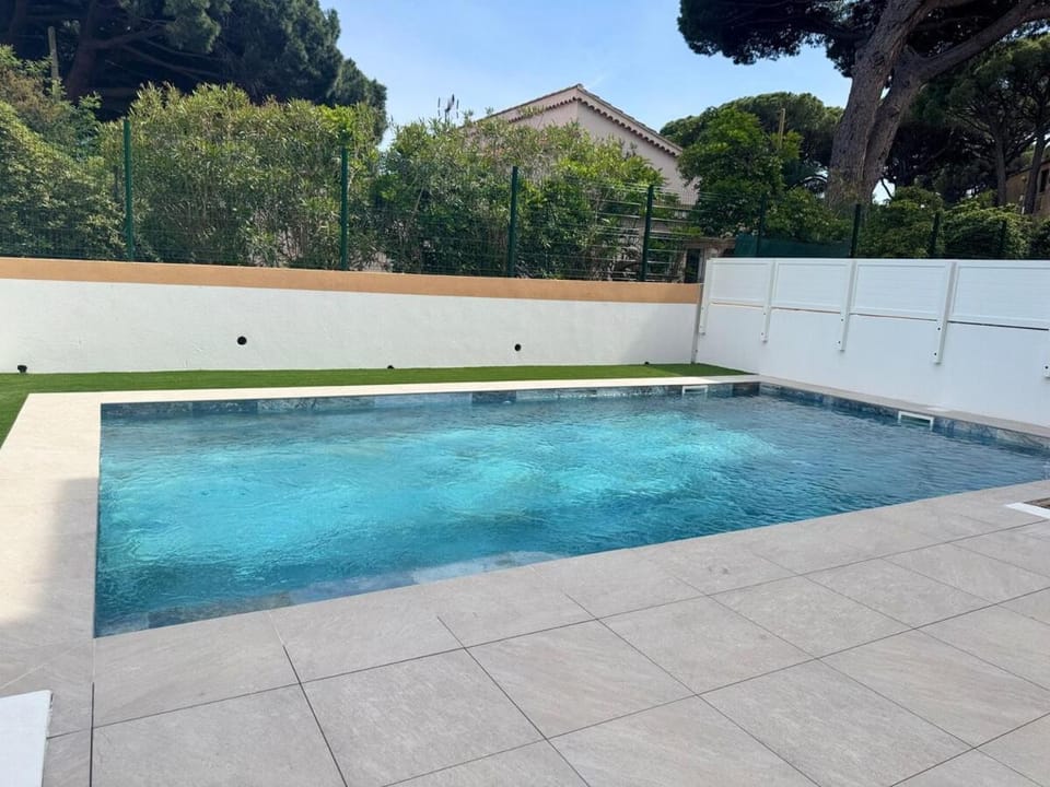 Swimming pool, Swimming pool