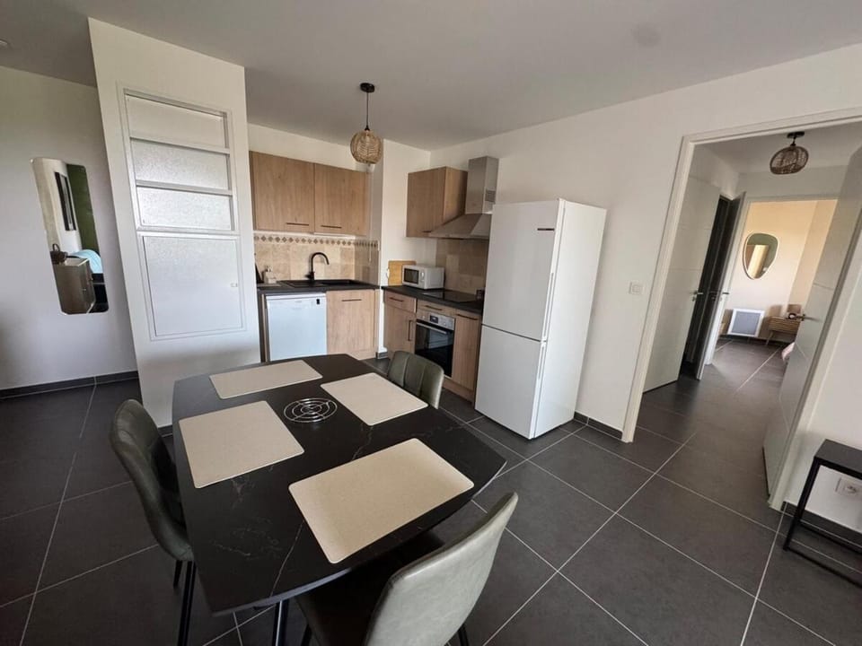 Kitchen or kitchenette, Dining area, dishwasher, oven