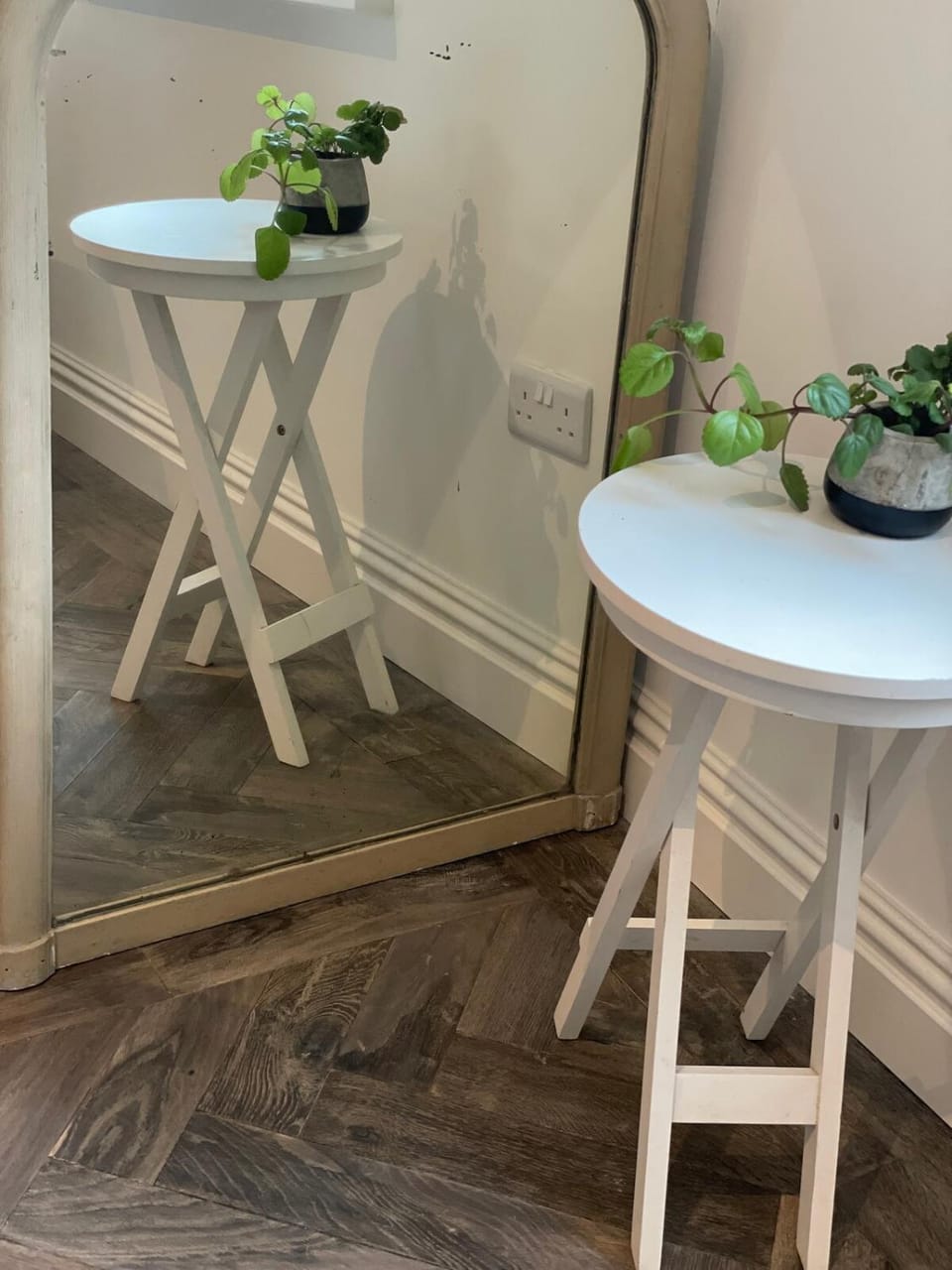 Studio with kitchen nestled lovely wooded cul du sac Apartment in Kingston upon Thames