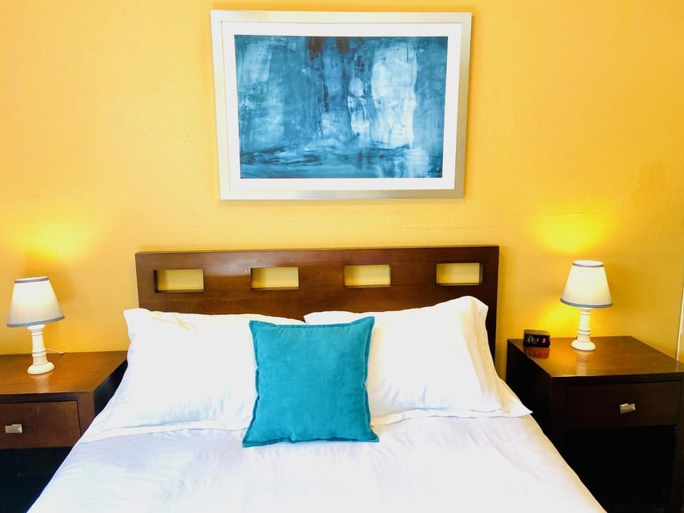 Bed, Decorative detail, Bedroom, hair dresser