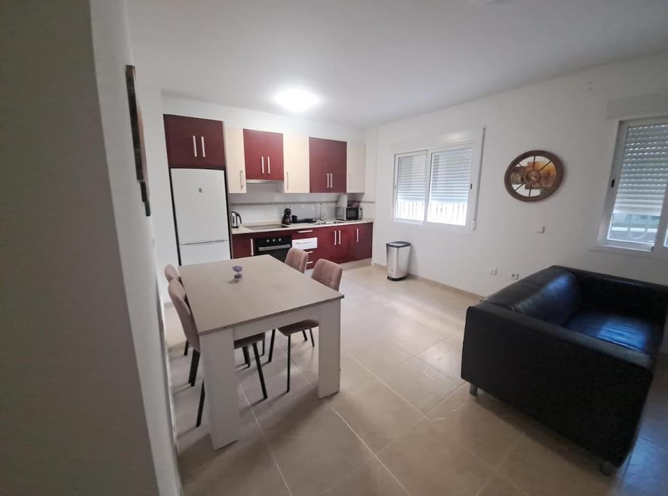 Kitchen or kitchenette, Dining area, oven, stove