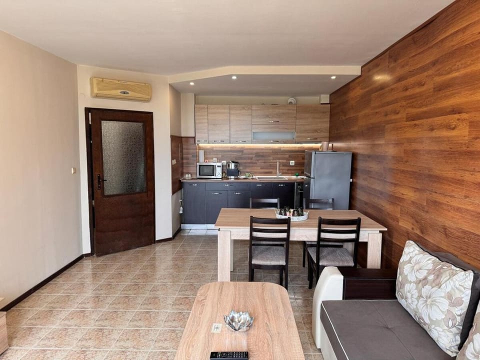 Kitchen or kitchenette, Living room, Dining area