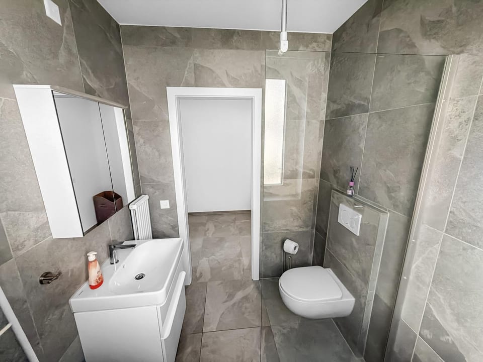 Shower, Toilet, Bathroom