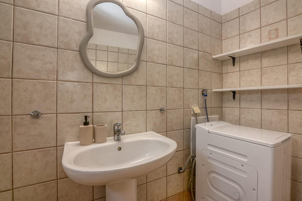 Bathroom, washing machine