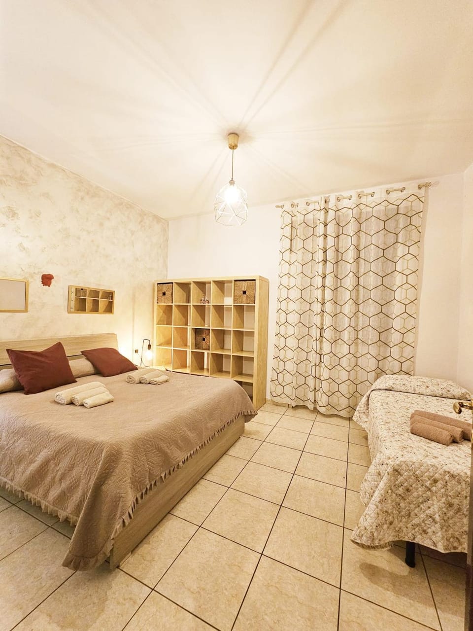 Photo of the whole room, Bedroom, towels