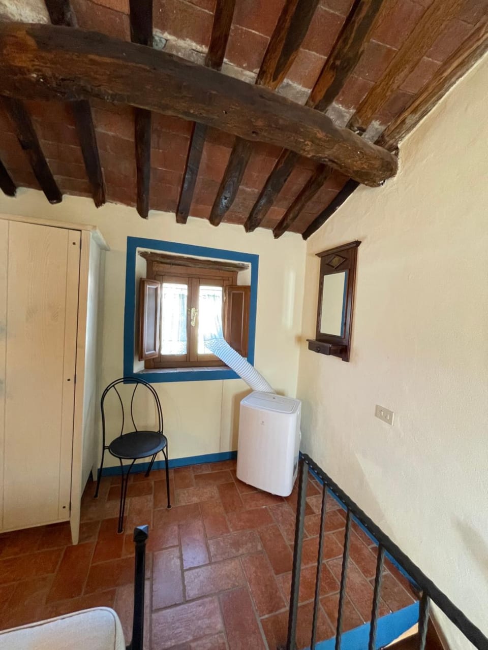 Photo of the whole room, Bedroom, air conditioner