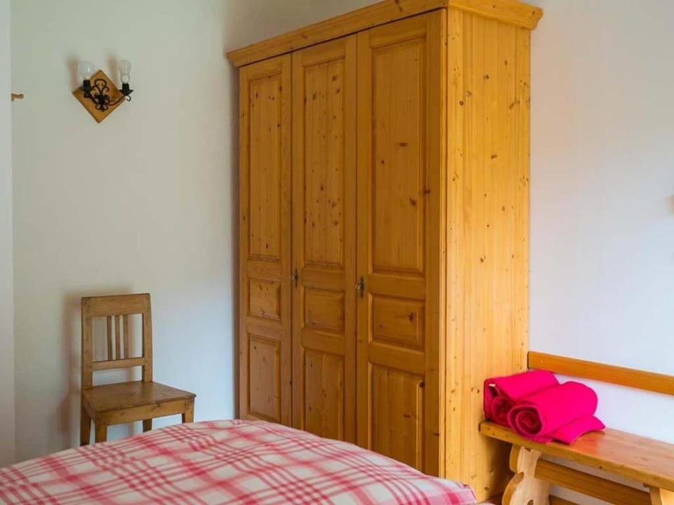 Bedroom, wardrobe