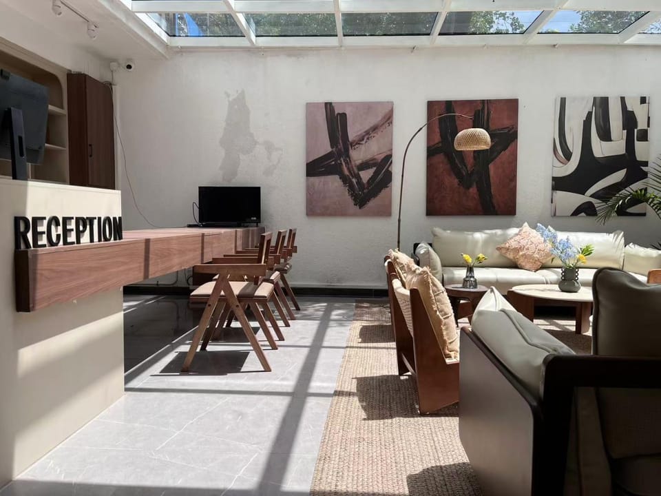 Communal lounge/ TV room, Lobby or reception