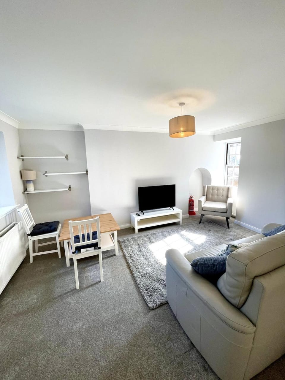 Communal lounge/ TV room, TV and multimedia, Living room, Seating area, Evening entertainment