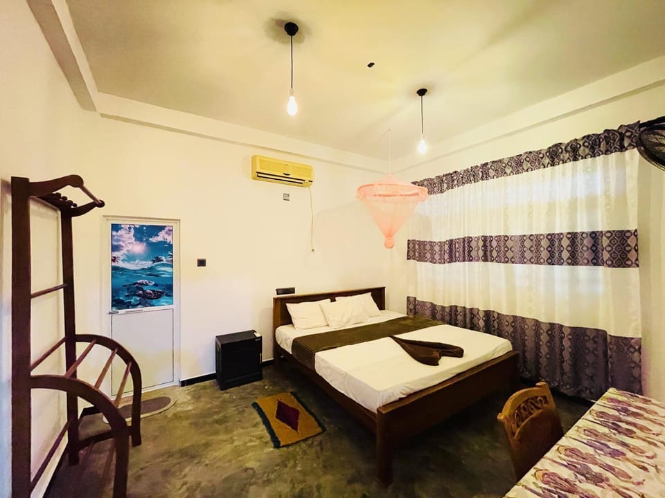 Bed, Photo of the whole room, Bedroom, towels, air conditioner