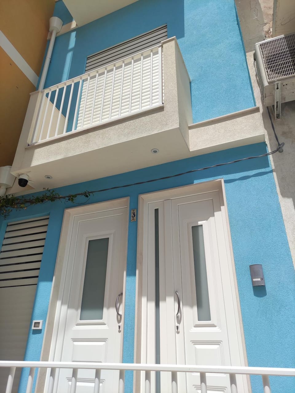 Facade/entrance