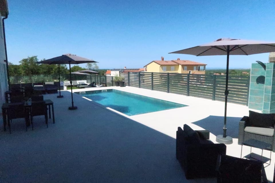 Balcony/Terrace, Swimming pool