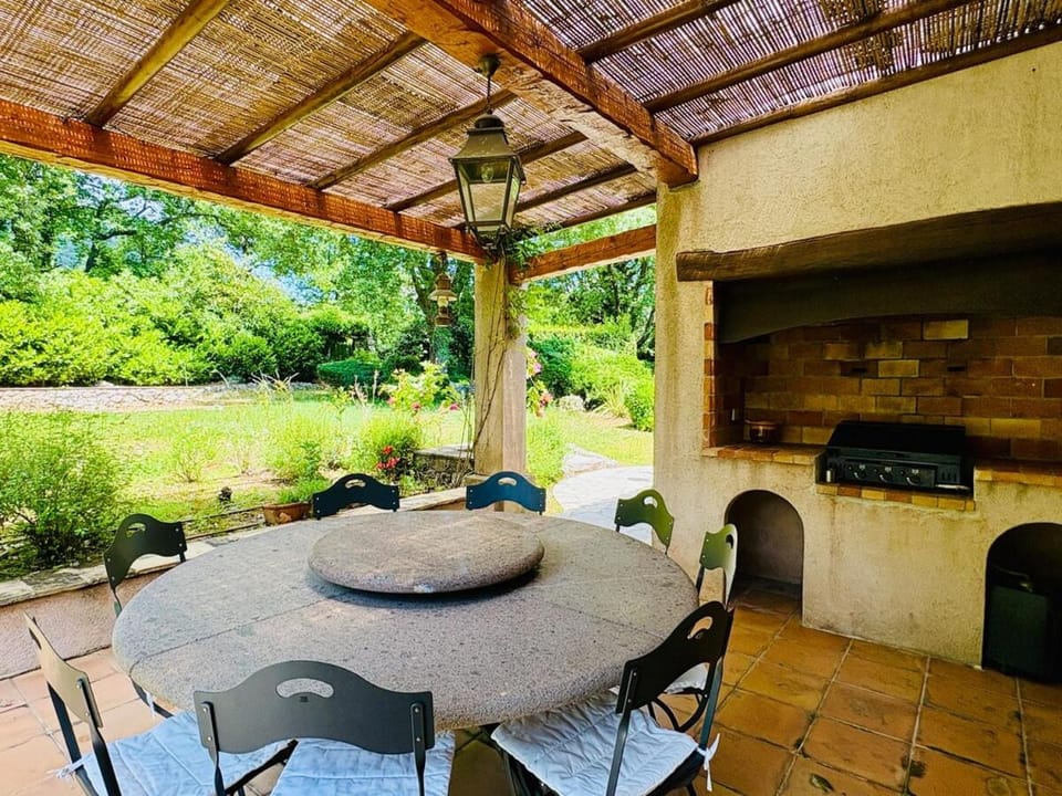 Hacienda Provençale- Piscine, Pétanque et Plenitude Villa in French Riviera