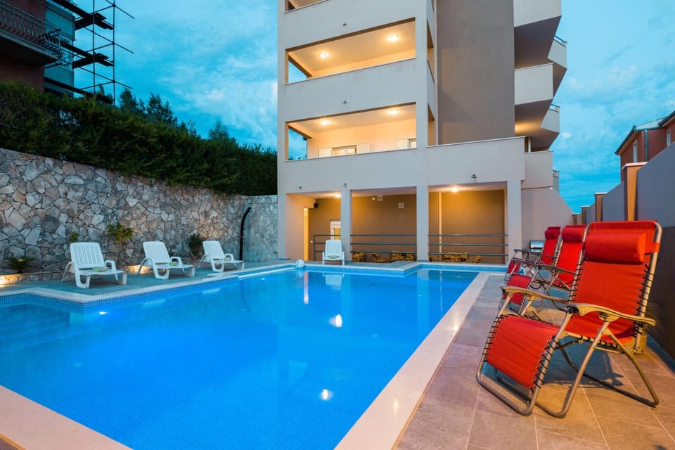 Patio, Pool view, Swimming pool, Swimming pool, sunbed