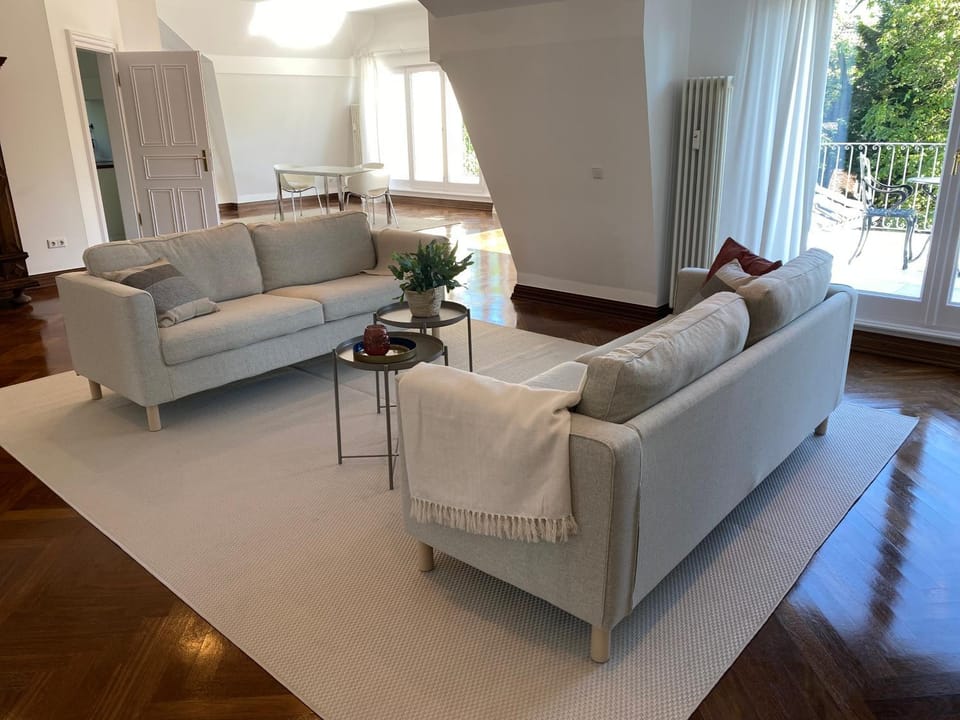 Living room, Seating area