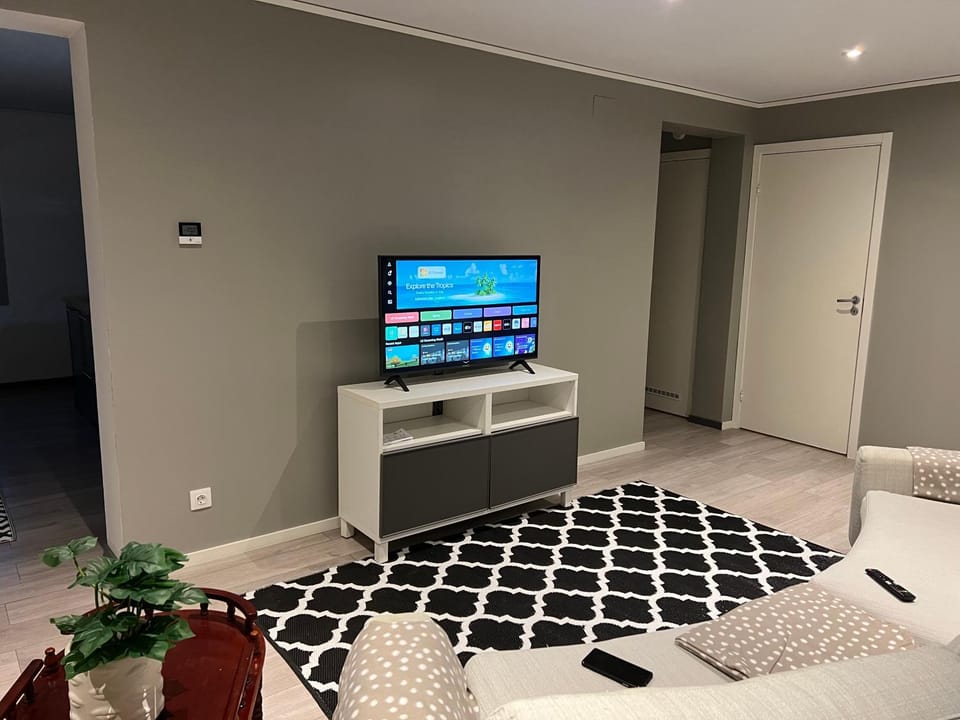 Communal lounge/ TV room, TV and multimedia, Living room, Photo of the whole room, Evening entertainment