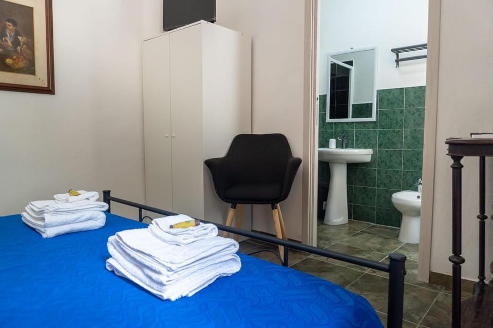 Toilet, Bed, Bathroom, Photo of the whole room, Bedroom, towels