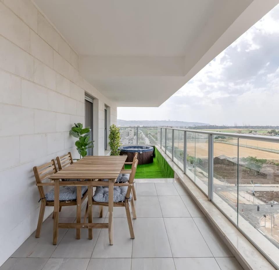 Wonderful 4-BR APT in the center Apartment in Haifa District