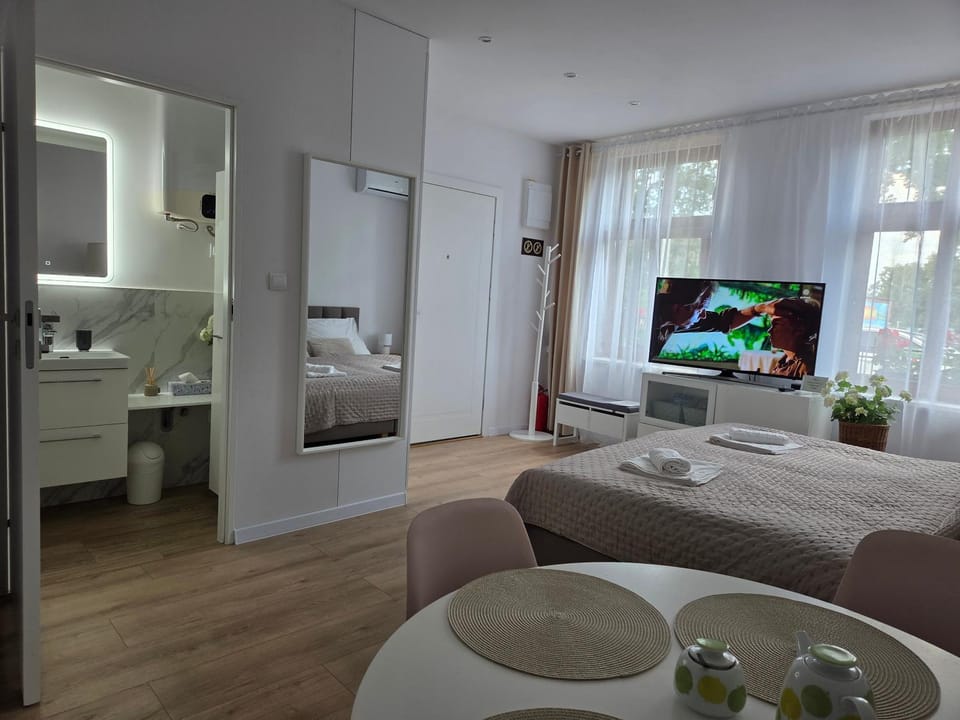 Photo of the whole room, Bedroom