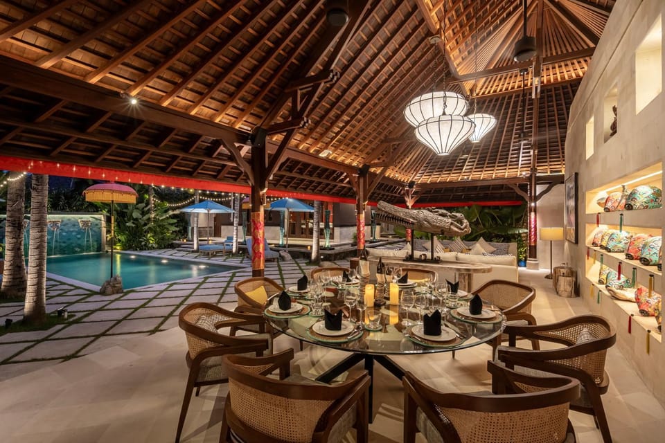 Living room, Food and drinks, Dining area, Food, Pool view, sunbed