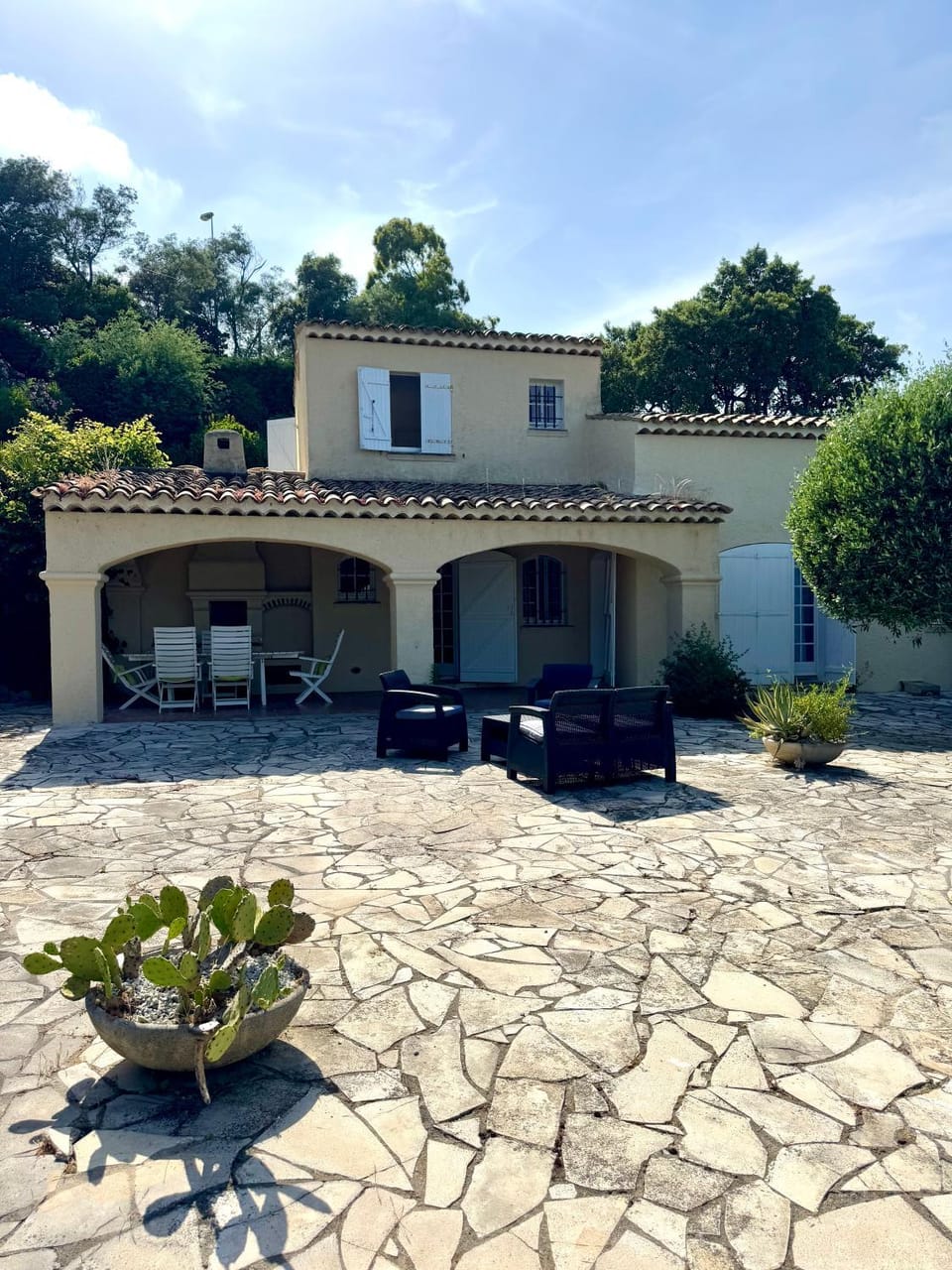 Property building, Garden, Balcony/Terrace